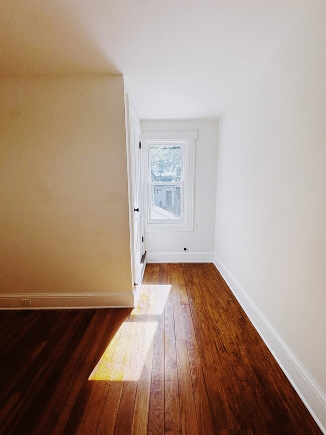 Photo - 649 S Queen St