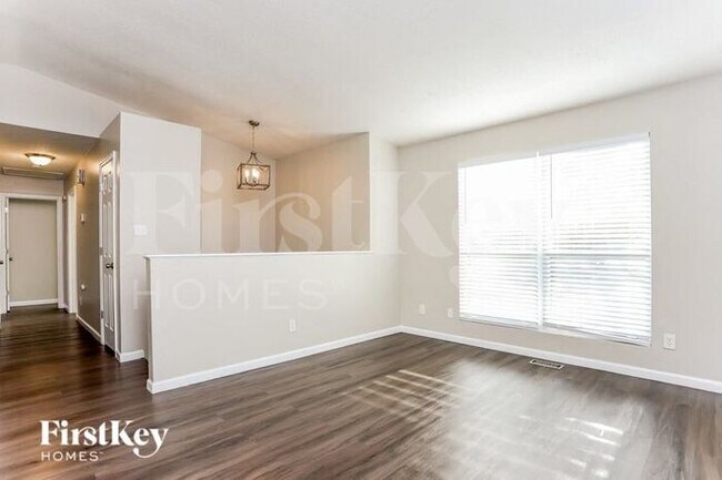 Photo - 2105 Barrington Ct S