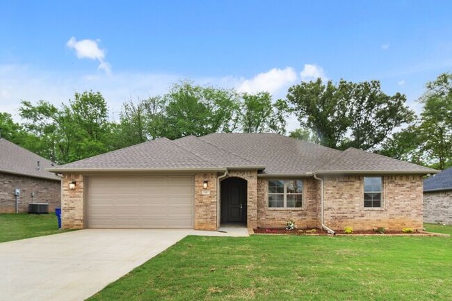 Available Now! 3 Bedroom 2 Bath in Winona! - Available Now! 3 Bedroom 2 Bath in Winona! House