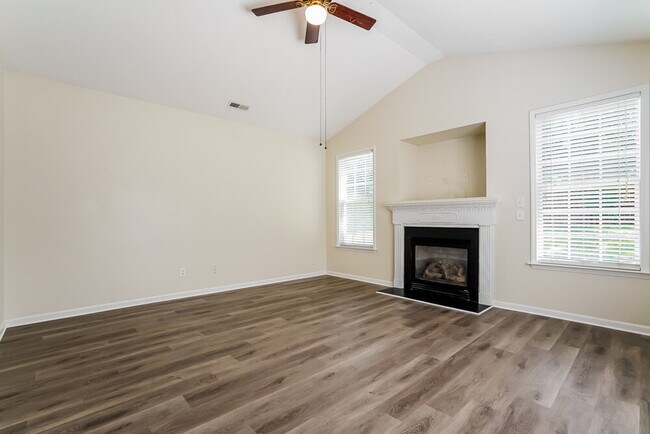 Photo - 512 Texanna Way