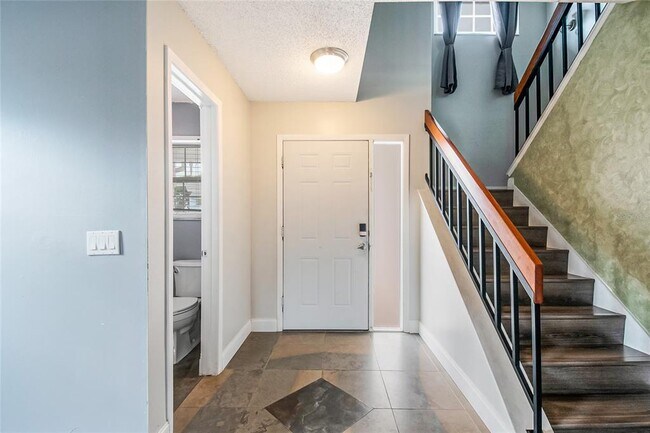 Photo - 1025 Wentworth Ct