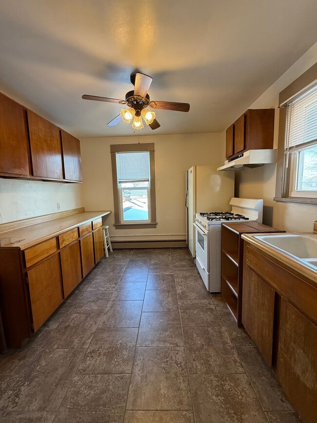 Building Photo - 1835 15th St Unit 2 (upper)