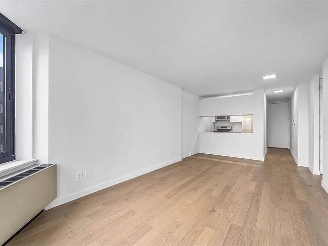 Photo - 303 E 60th St