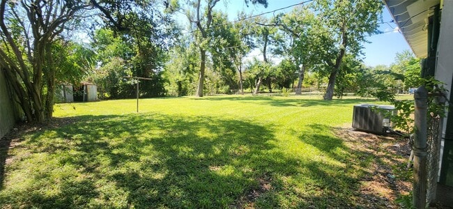 Building Photo - 138 Laurel St