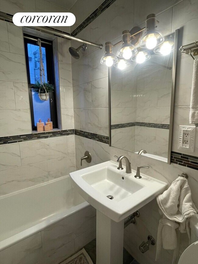 Photo - 100 W 12th St