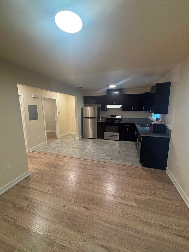 Photo - 329 1/2 E Gage Ave