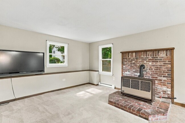 10 Ash St