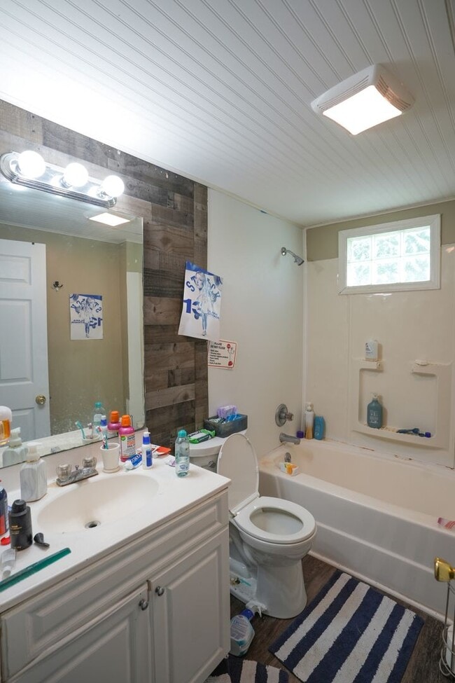 Photo - 804 Golfview Dr