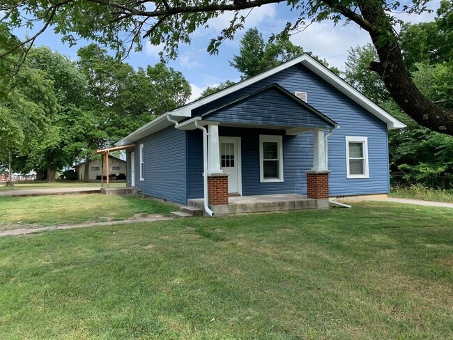 PRE-LEASING OCCUPIED - we will show to app... - PRE-LEASING OCCUPIED - we will show to app... House
