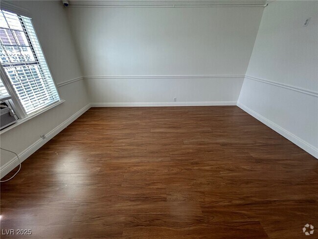 Building Photo - 529 S 10th St Rental
