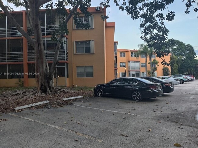 Building Photo - 4384 NW 9th Ave Unit 20-2D