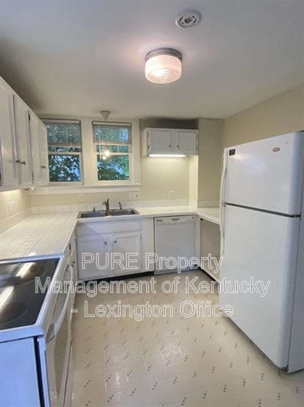 Photo - 452 Park Ave