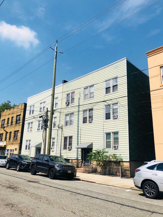 Building Photo - 235 Liberty Ave Unit 6