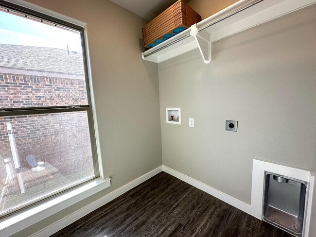 Photo - 1711 142nd St