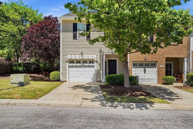 Building Photo - Beautiful  3 bedroom Townhome Living in Apex, NC