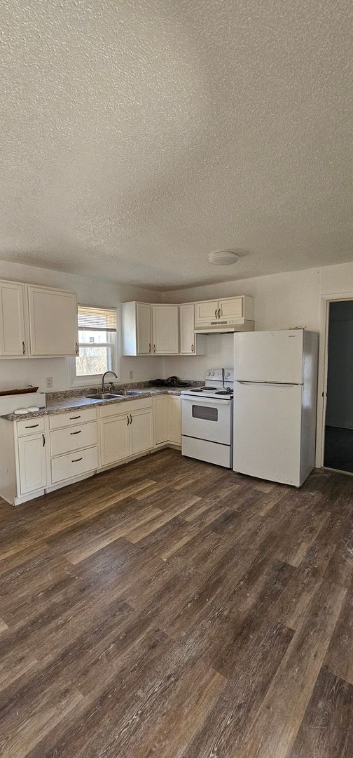 Photo - Renovated 4 bedroom with full unfinished basement