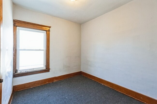 Photo - 159 Royal Ave Unit upper