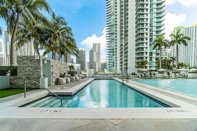 Photo - 90 SW 3rd St Unidad 1807