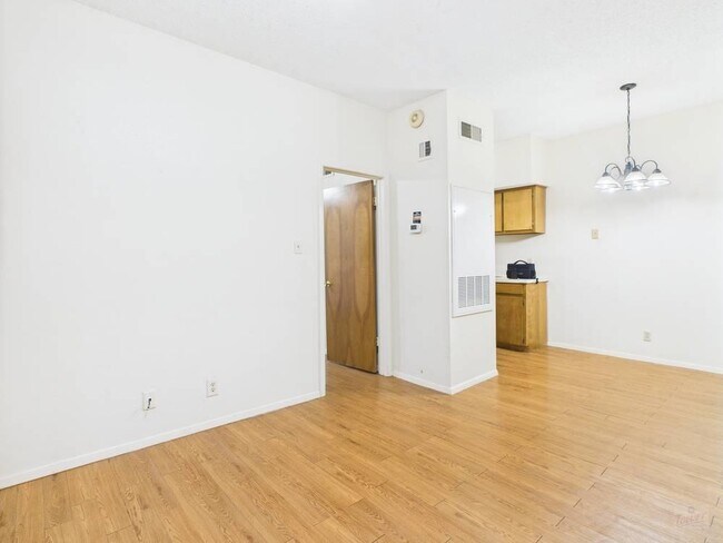 Building Photo - 3316 Guadalupe St Unit 210 Rental