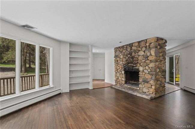 Photo - 165 Old Post Rd