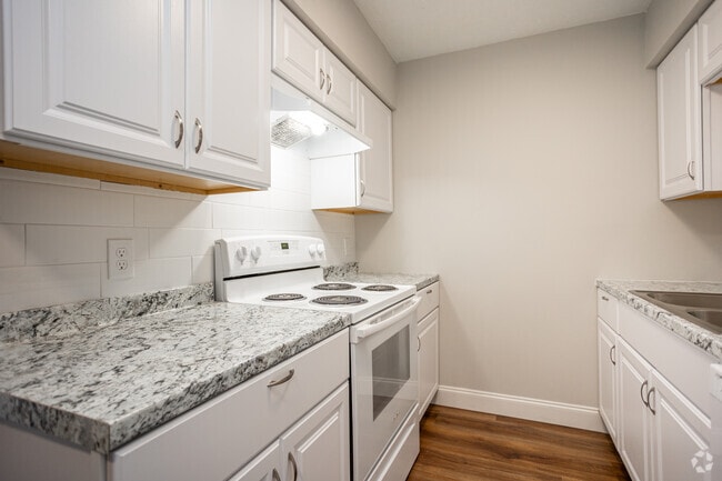 1BR, 1BA - 750SF - Kitchen