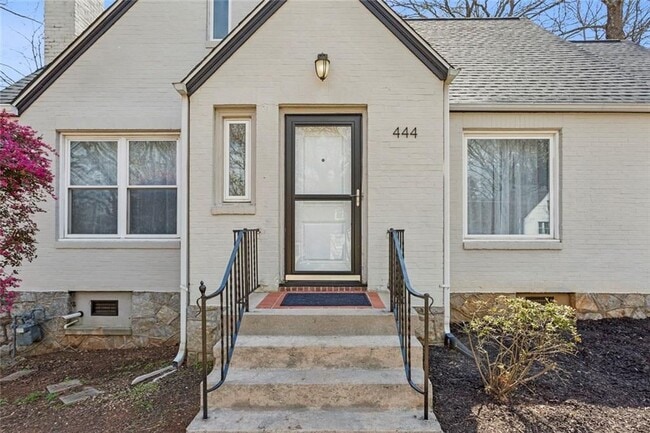 Photo - 444 Shannon Dr SW