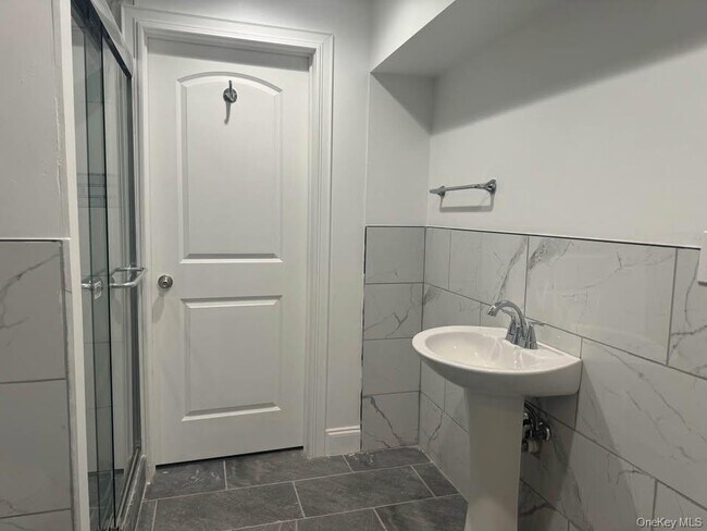 Photo - 192 Brookfield Ave