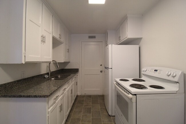 Photo - January FREE On This 1 Bedroom 1 Bath Duplex in Navy Hill Area in Olathe