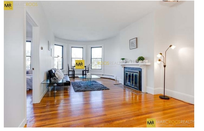 Building Photo - 918 Beacon St