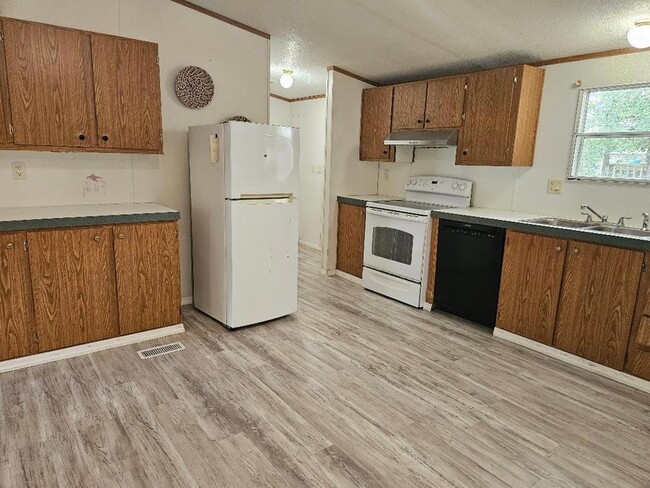 127 Iroquois Dr