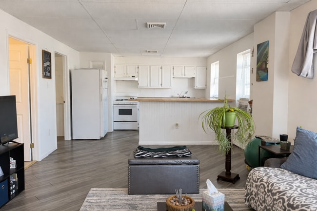 Photo - 44 W Liberty St Unidad #2