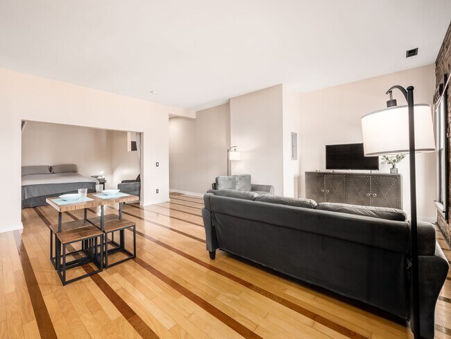 Photo - 1131 N High St Unit 302