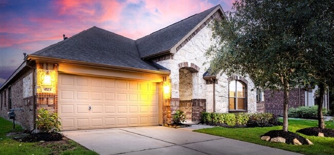 Building Photo - 4523 Matagorda Lakes Dr