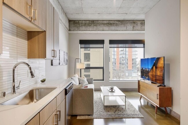 Photo - 728 N 3rd St