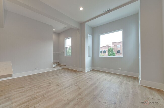 Photo - 1746 N California Ave