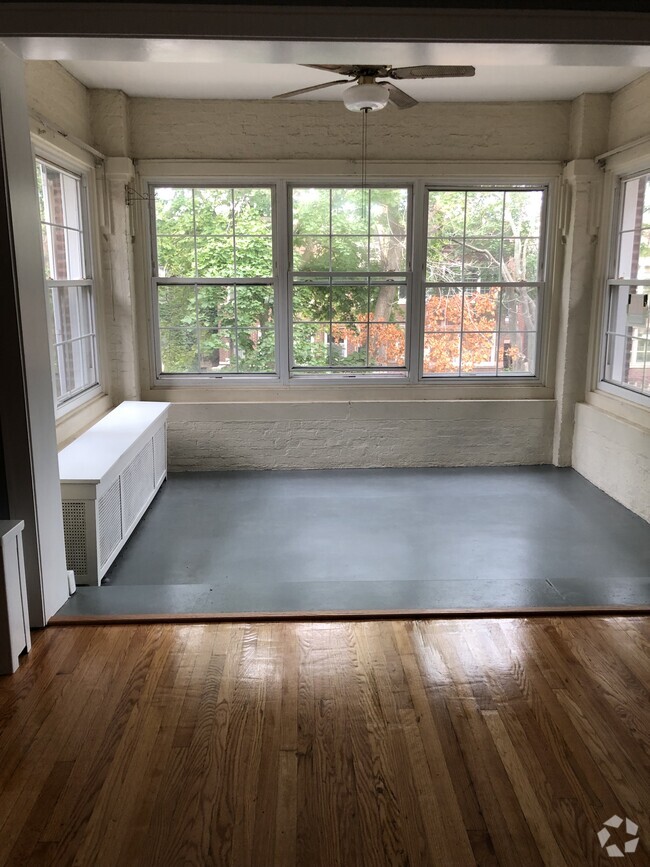 Building Photo - 6446 N Wayne Ave Unit 2 Rental