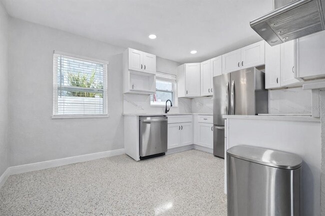 Photo - 540 32nd St S