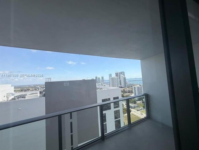 Photo - 1600 NE 1st Ave Unidad 1600 NE 1st Ave 3319