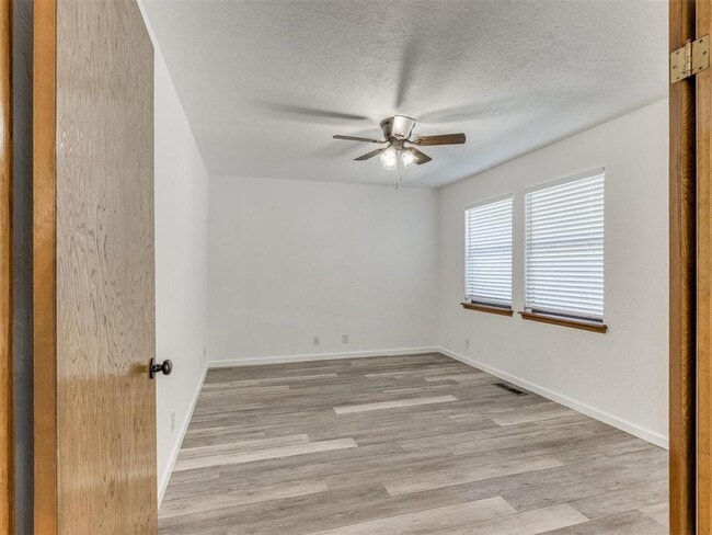 Photo - 625 36th Ave NW