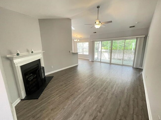 Photo - 4996 Southgate Pkwy