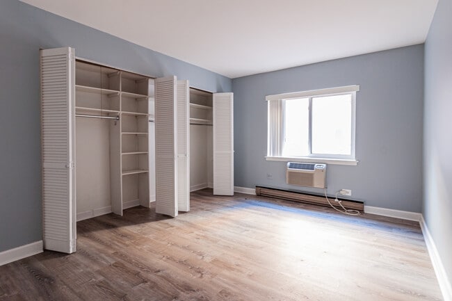 Photo - 3723 N Pine Grove Ave Unidad E3