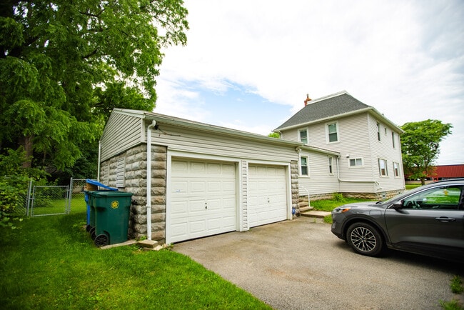 Photo - 150 Mount Read Blvd Unit Lower