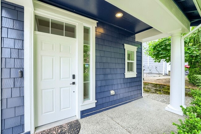 Photo - 5bd/3.5ba Bellevue Hoome