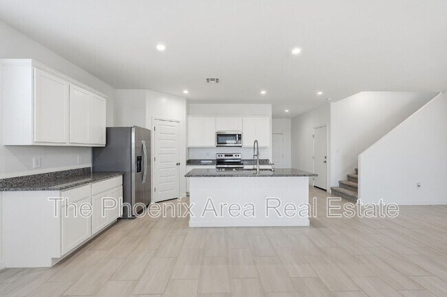 2761 W Seaver Ave