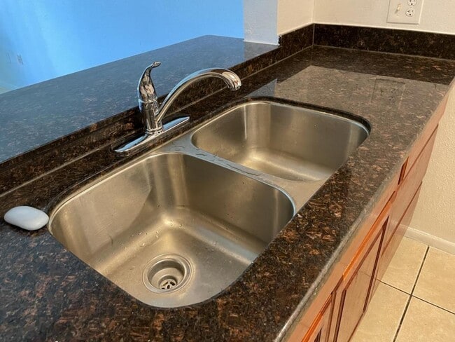 Photo - 512 Commerce St