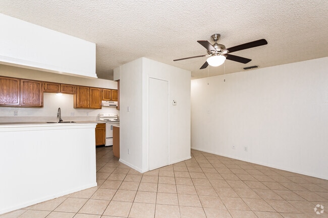 1BR, 1BA - 660SF Living Room & Kitchen - Peppertree
