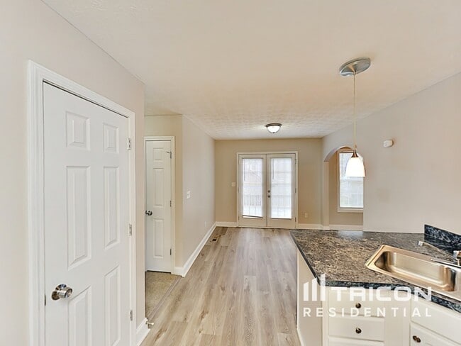 Photo - 718 Creekridge Ct