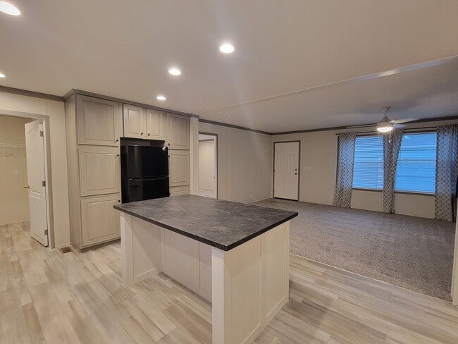 Photo - 1091 Colonial Trail