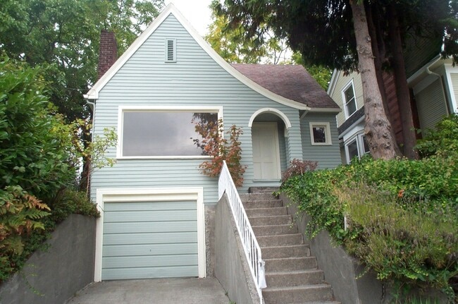 Building Photo - Greenlake House