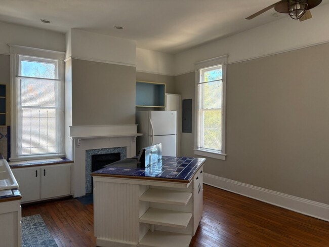 Photo - 836 E Henry St